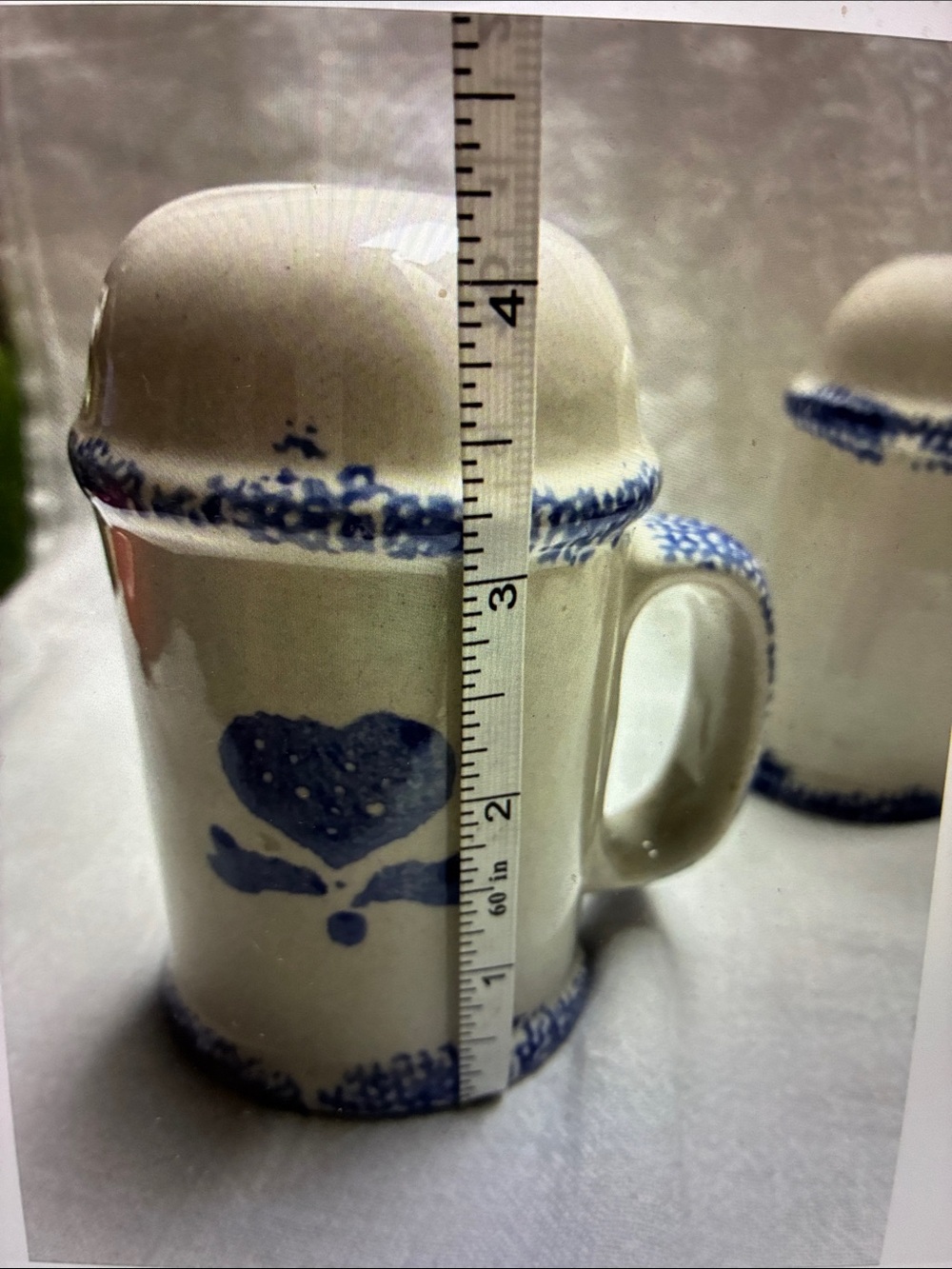 Cottagecore blue spongeware Heart Stoneware Salt & Pepper shakers 4.25” - Picture 8 of 8
